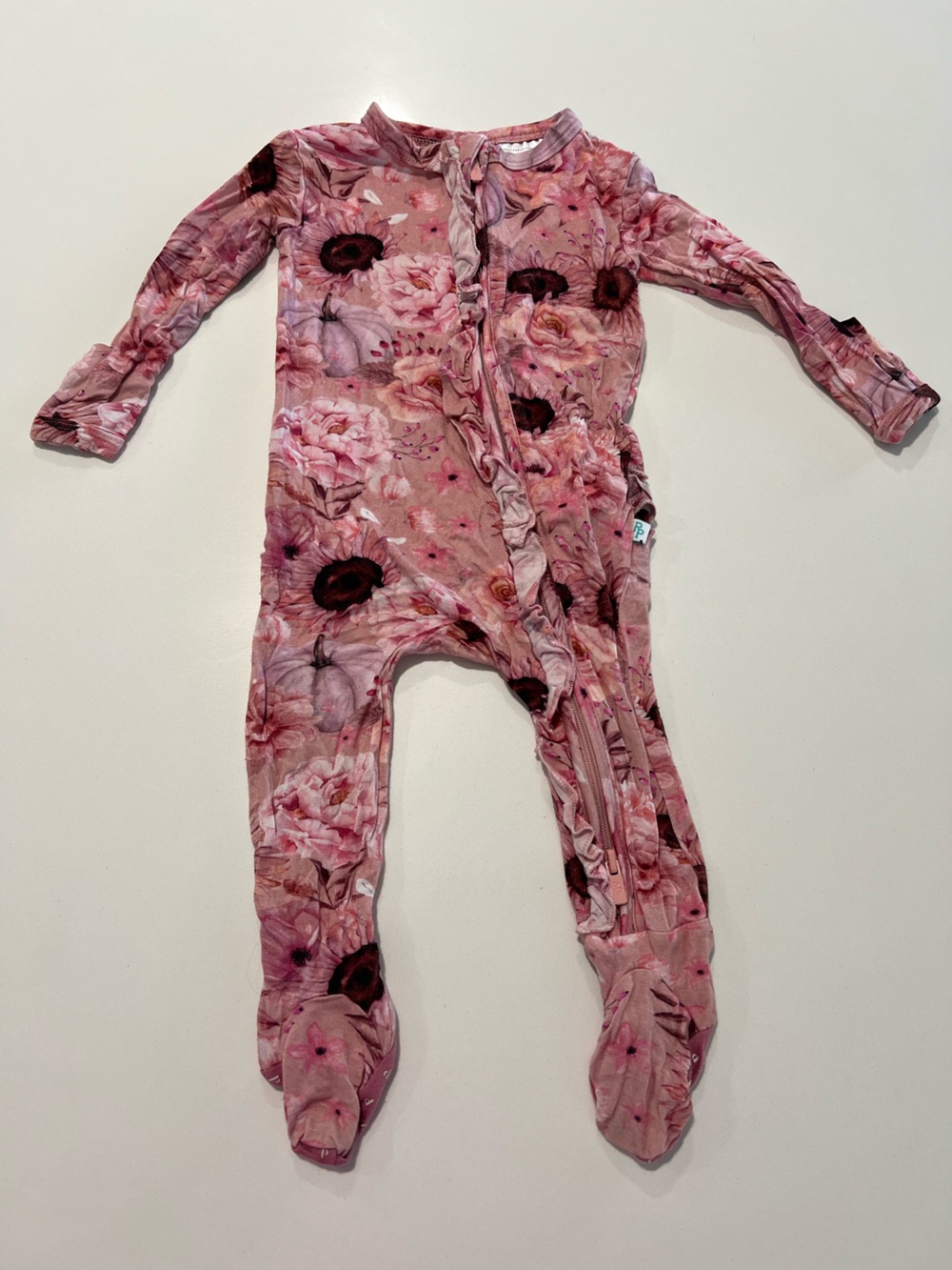 POSH PEANUT • Liliana Ruffled Zippered Footie in floral & pumpkin 0-3 month